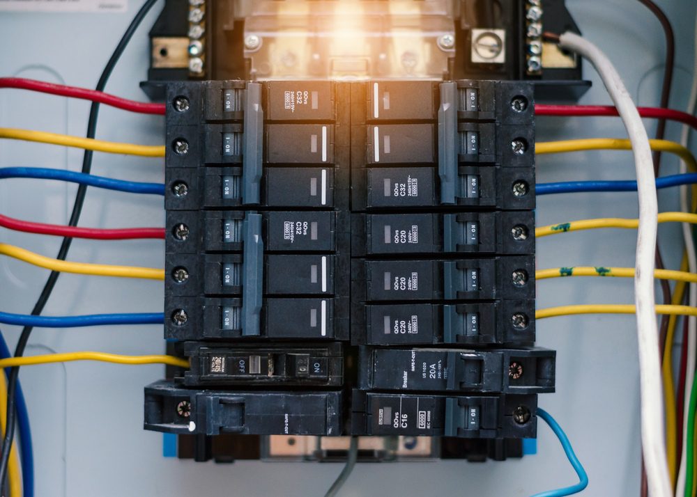Power Strips vs. Surge Protectors: Advantages and Differences 